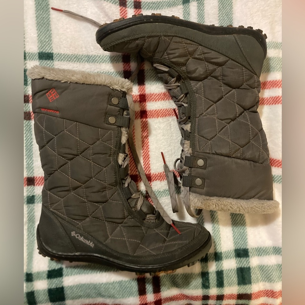 Columbia Women's Quilted Gray Winter Boots